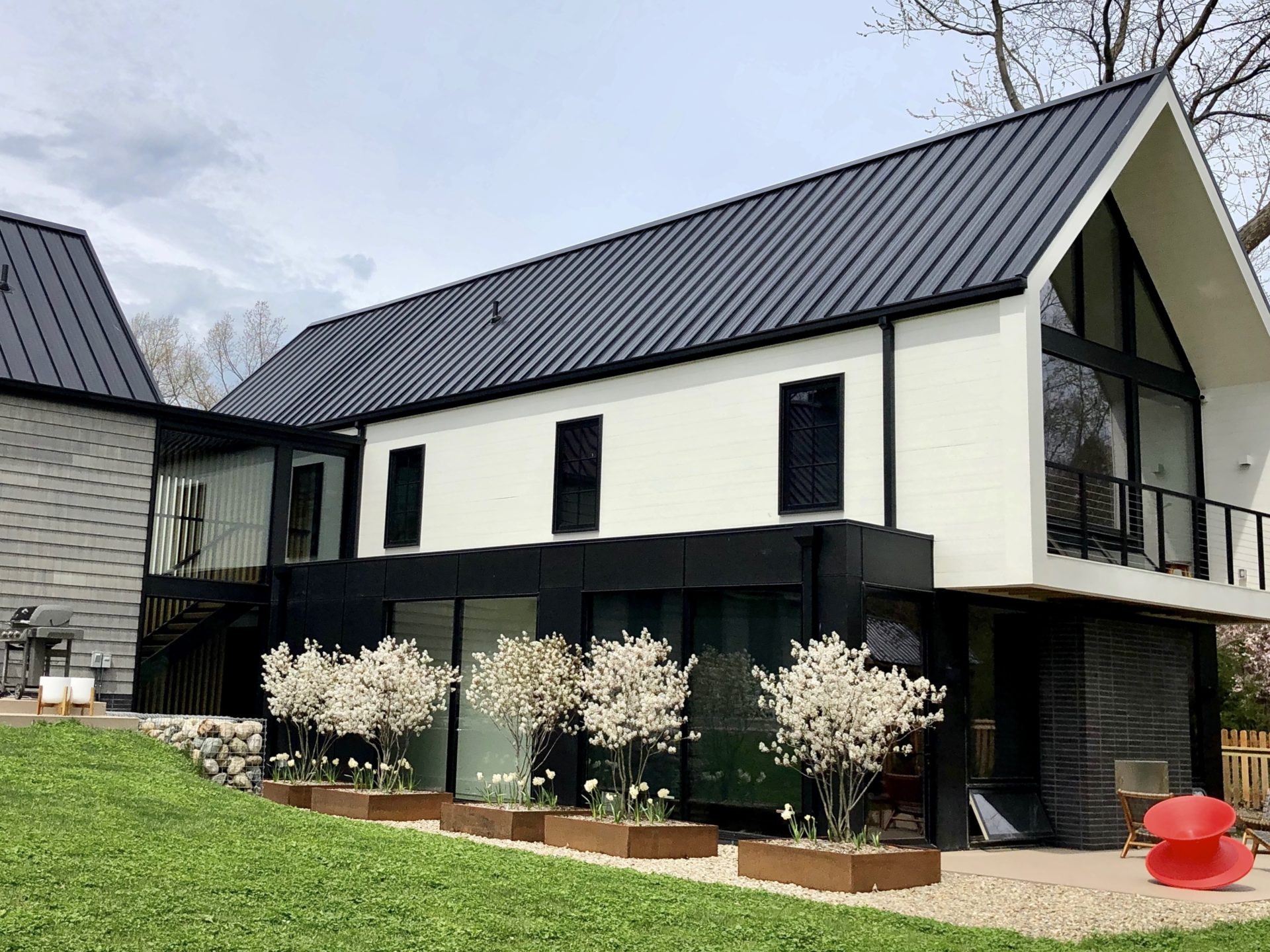 evergreen-portfolio-danish-modern-shingle-home-exterior-house-back