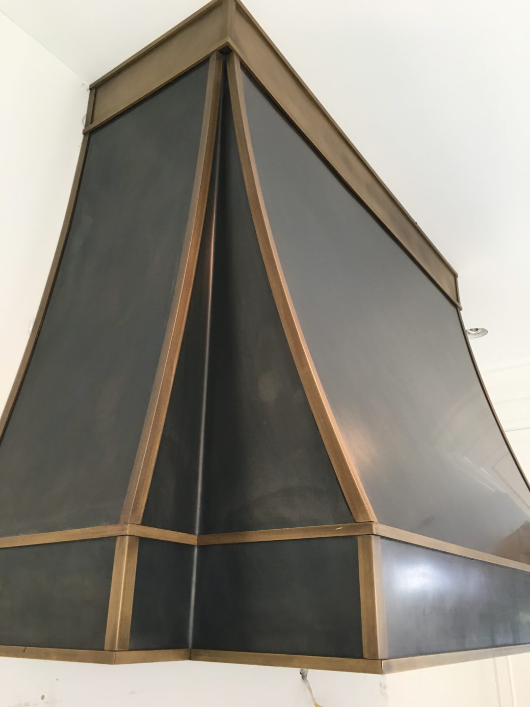 evergreen-portfolio-hinckley-french-country-estate-interior-hood-range-details