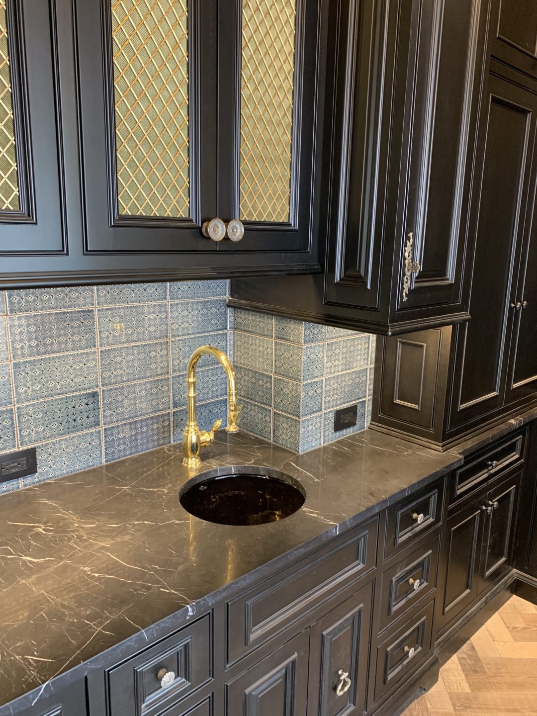 evergreen-portfolio-hinckley-french-country-estate-interior-kitchen-tile