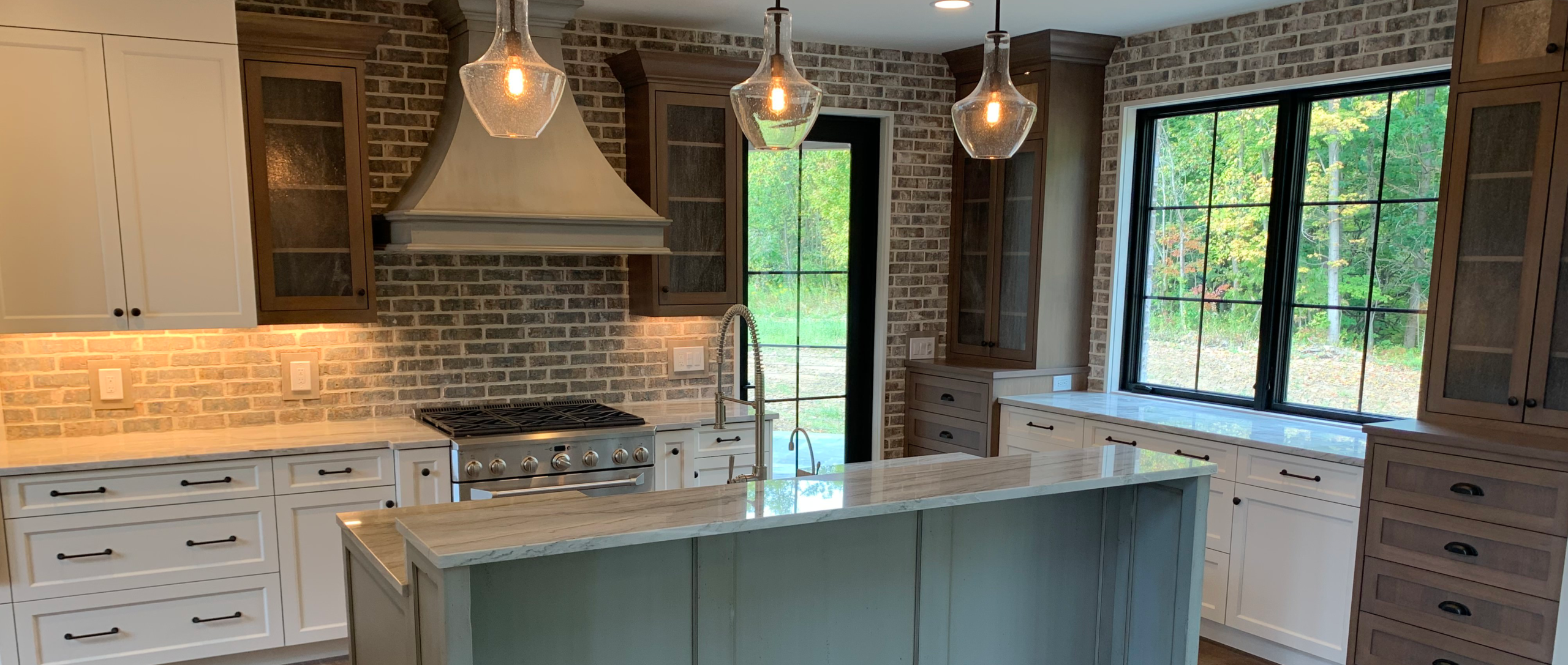 evergreen-portfolio-hinckley-transitional-french-country-interior-kitchen-wide-alt-angle-BANNER