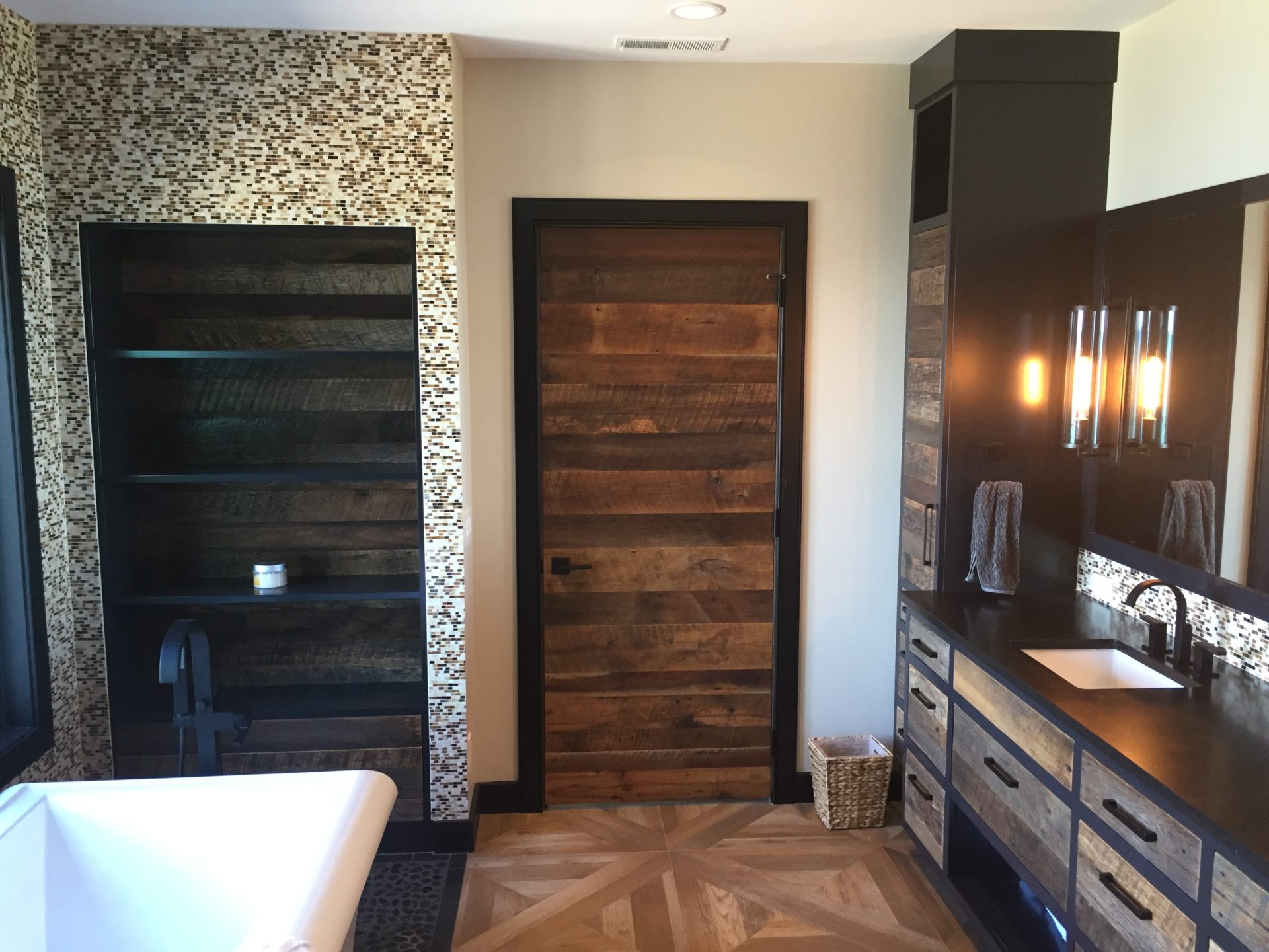 evergreen-portfolio-lakewood-french-country-tudor-interior-bathroom-wide