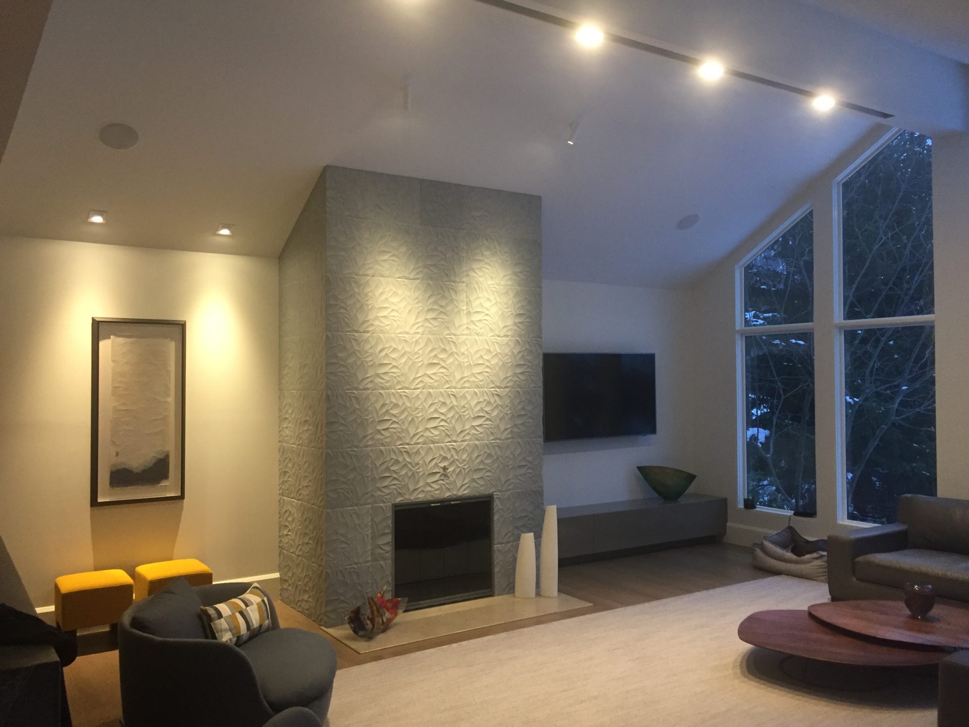 evergreen-portfolio-pepper-pike-modern-remodel-interior-LR-living-room-fireplace