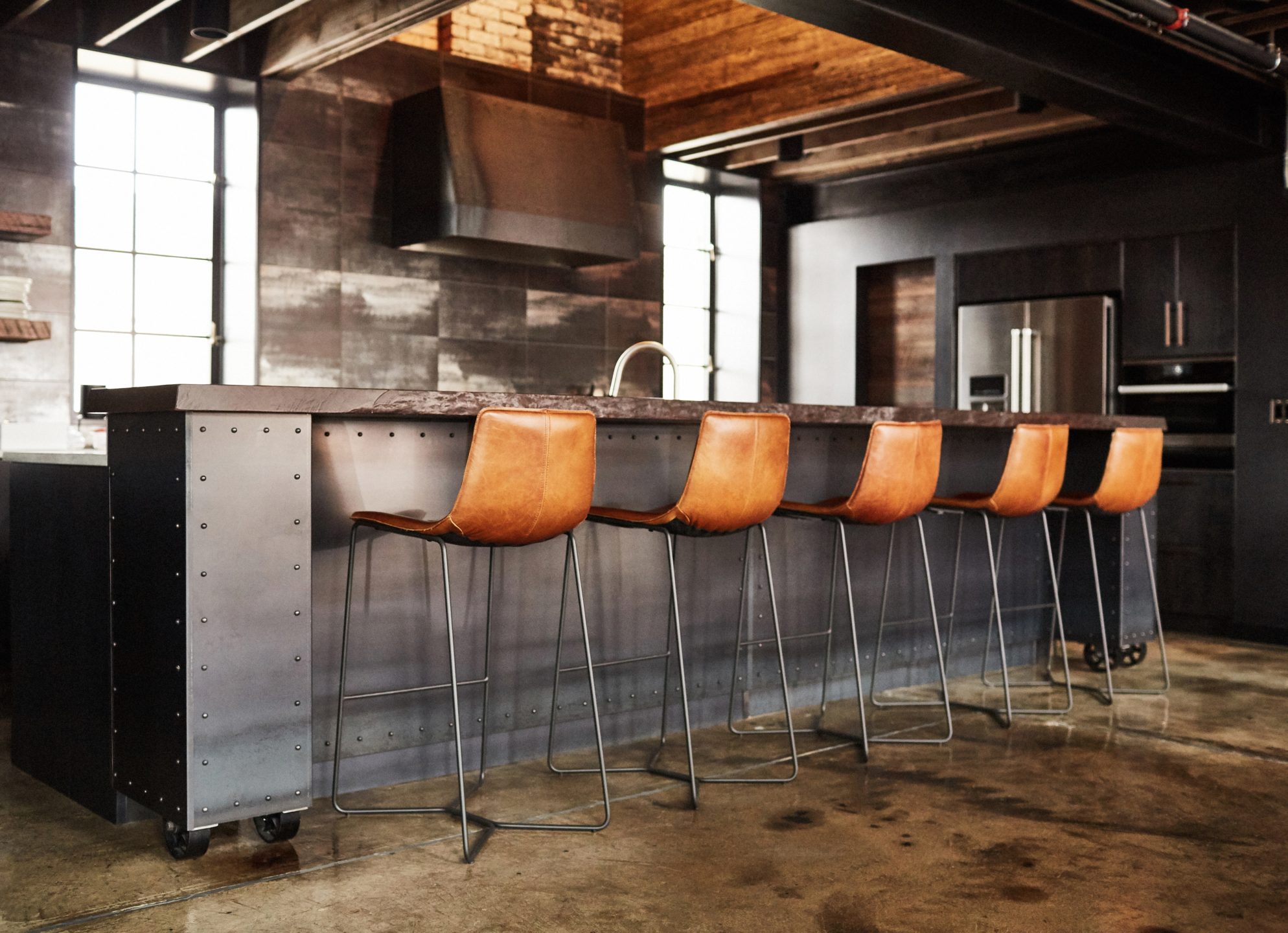 evergreen-portfolio-scranton-modern-industrial-remodel-interior-kitchen-barstools