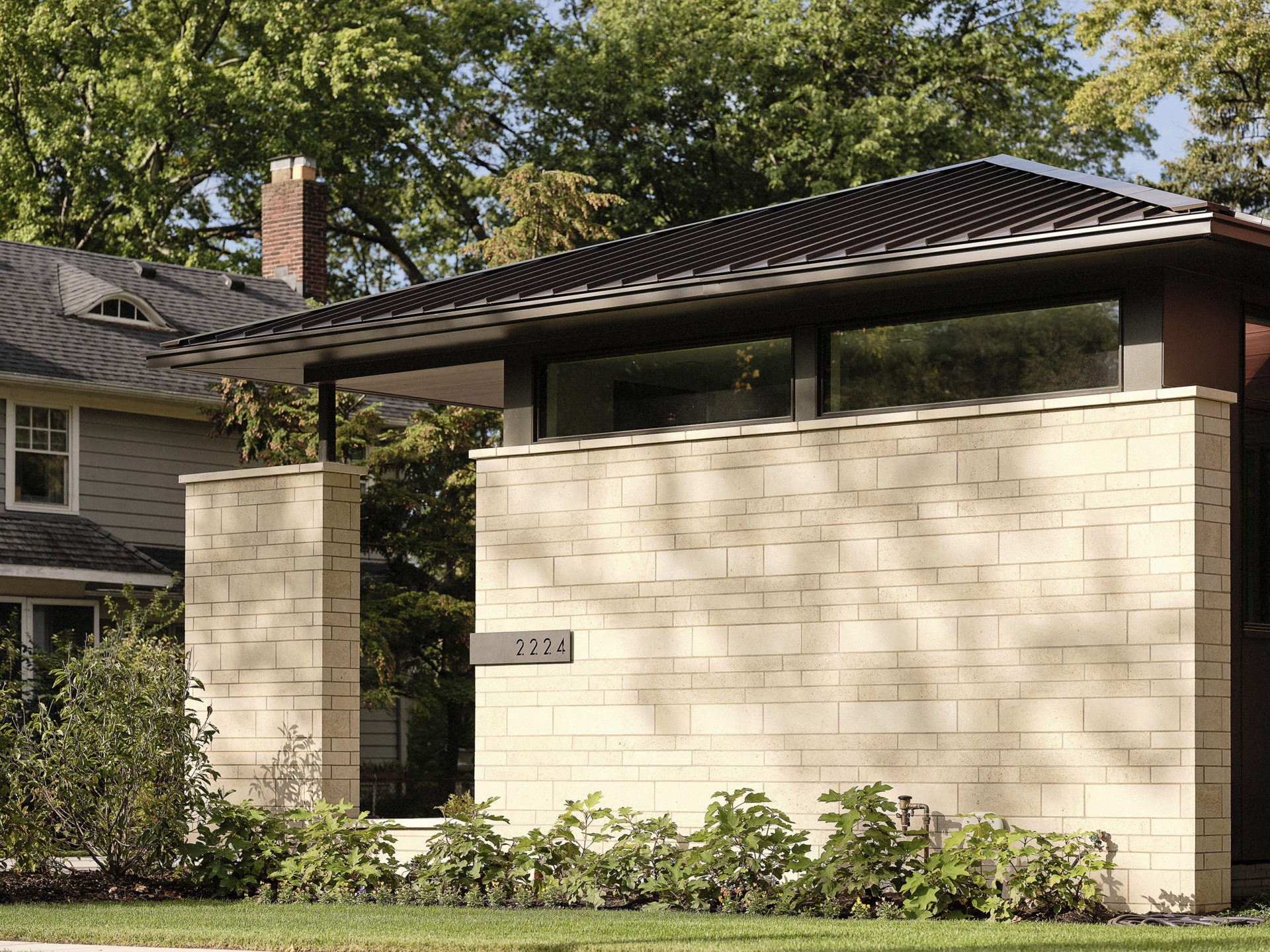 Ambler-Heights-Organic-Contemporary-Evergreen-Homes-Ohio-Side-Exterior