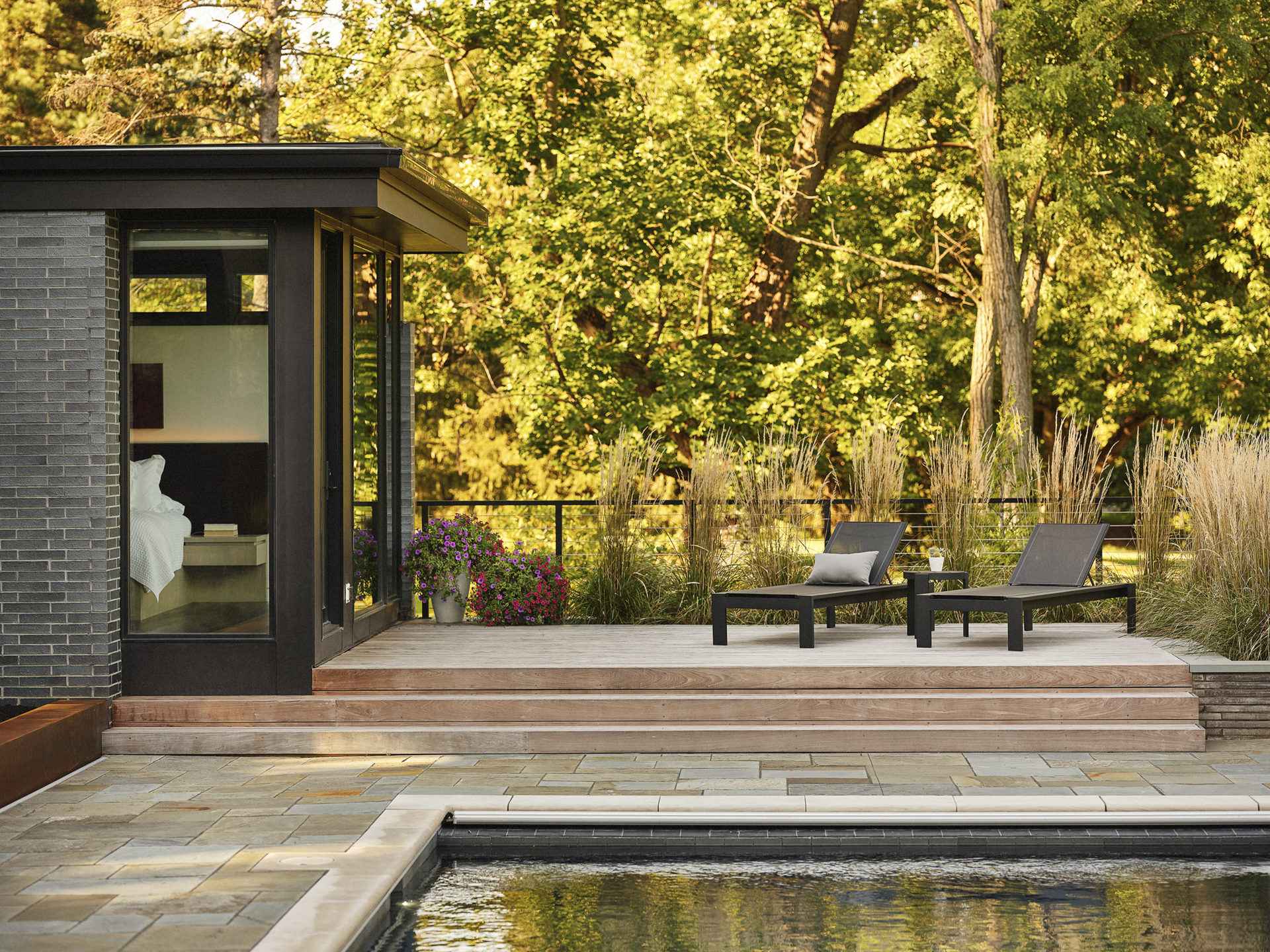 Moreland-Hills-Modern-Evergreen-Homes-Ohio-Backyard