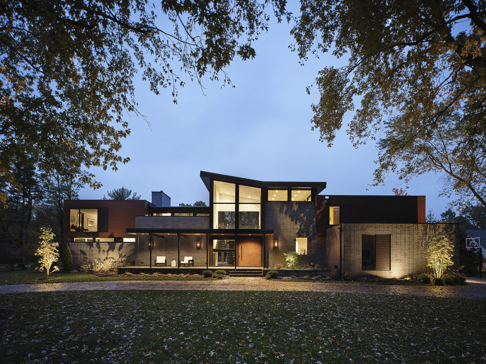 Moreland-Hills-Modern-Evergreen-Homes-Ohio-Exterior-Evening