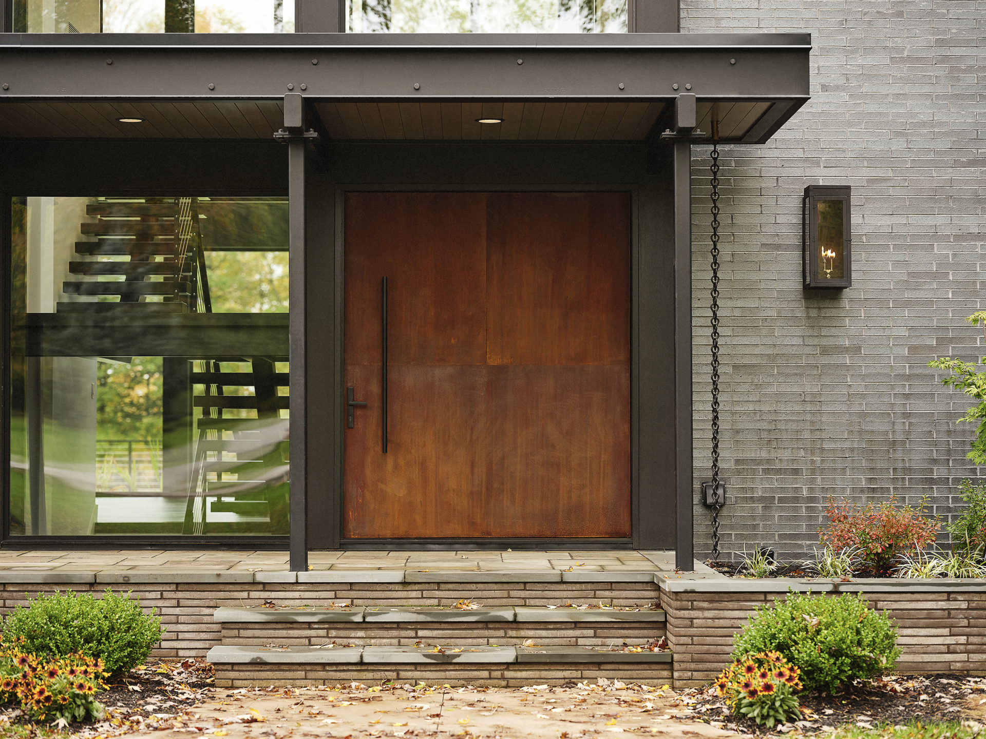 Moreland-Hills-Modern-Evergreen-Homes-Ohio-Front-Entry