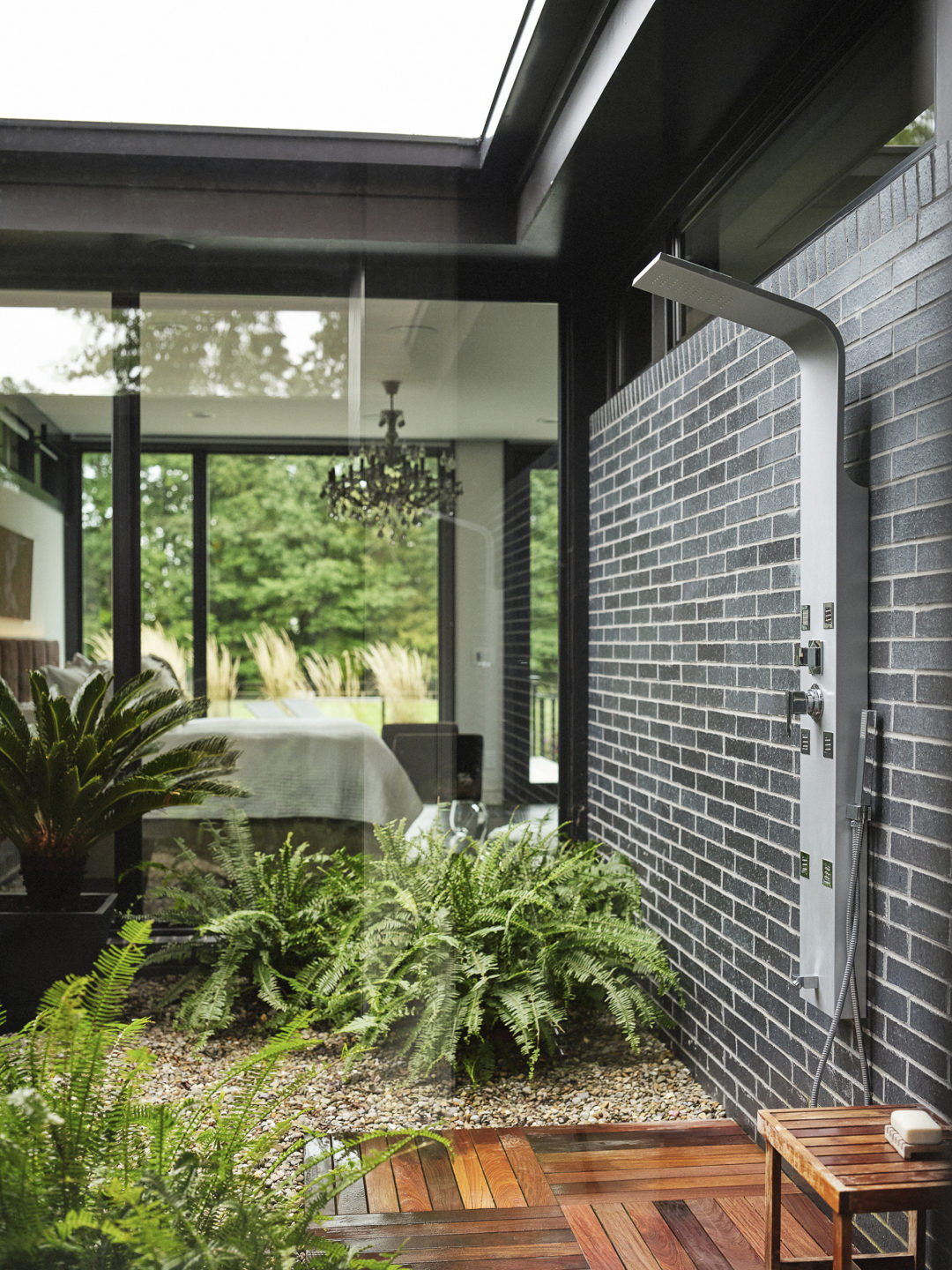 Moreland-Hills-Modern-Evergreen-Homes-Ohio-Outdoor-Shower