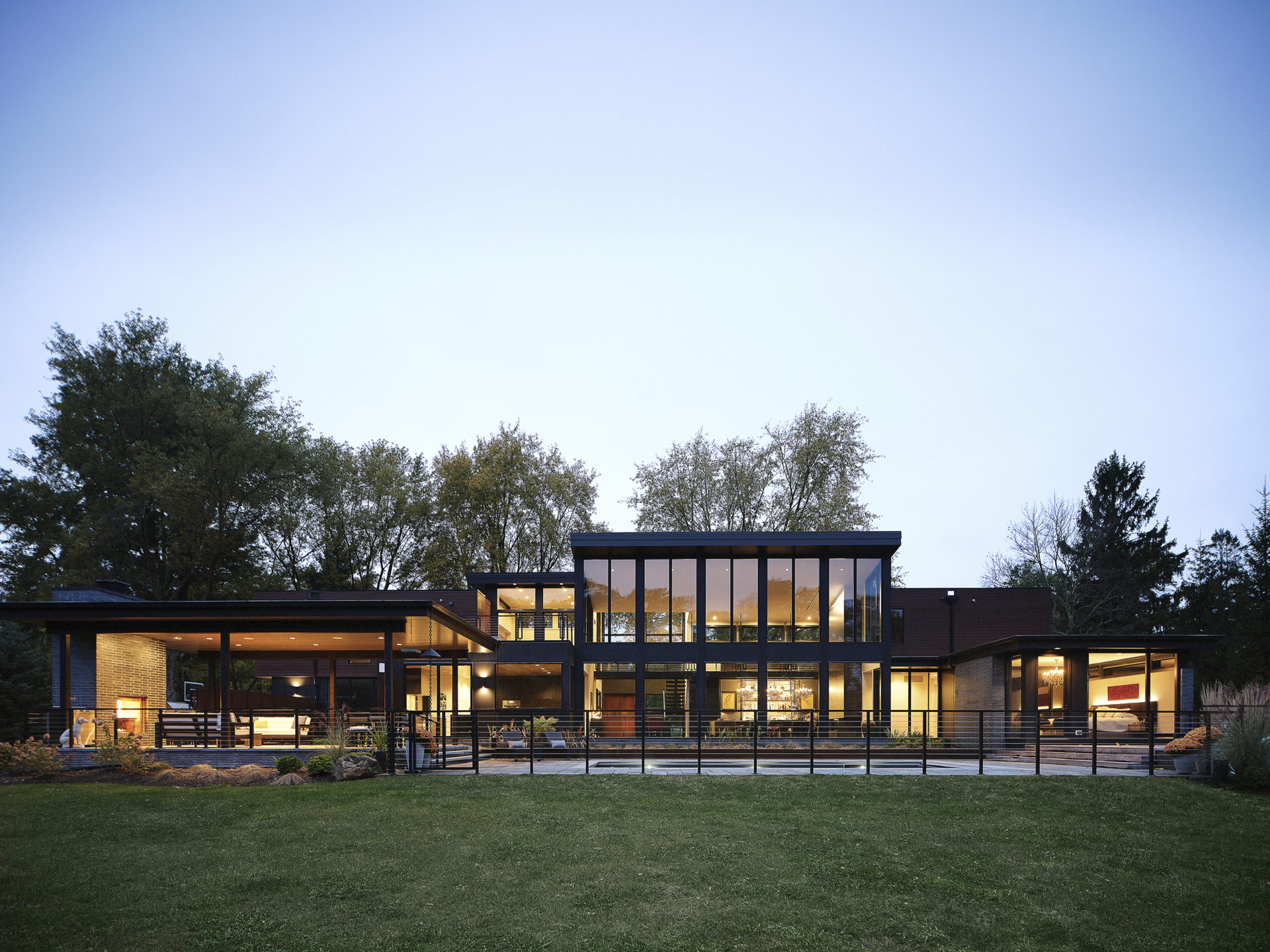 Moreland-Hills-Modern-Evergreen-Homes-Ohio-Rear-Exterior